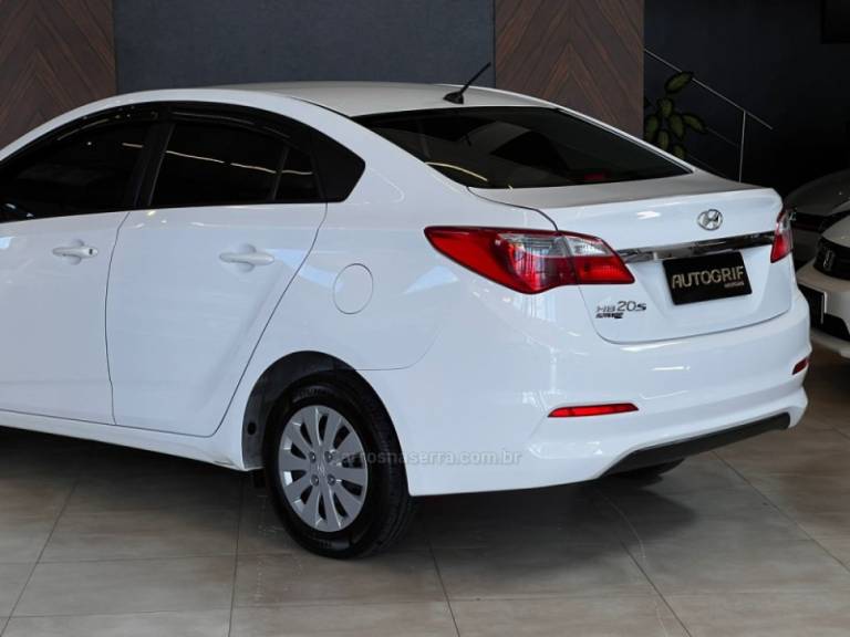 HYUNDAI - HB20S - 2018/2019 - Branca - R$ 55.900,00