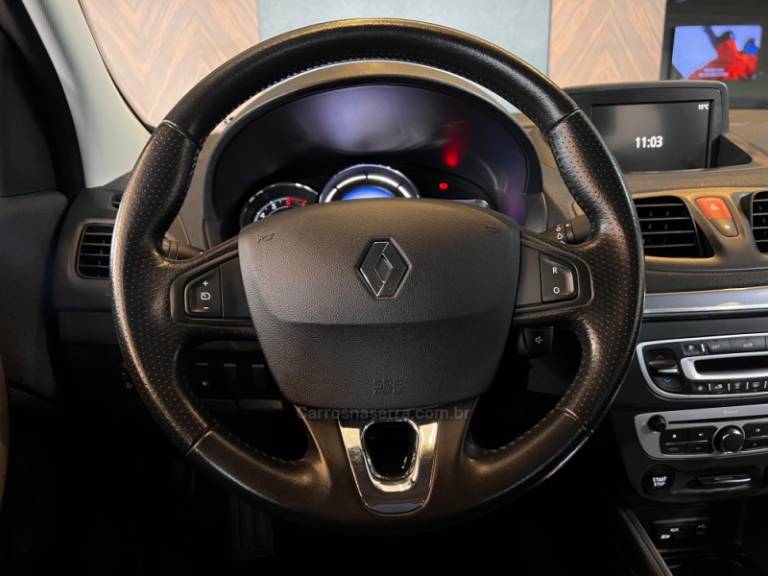 RENAULT - FLUENCE - 2017/2018 - Preta - R$ 61.900,00