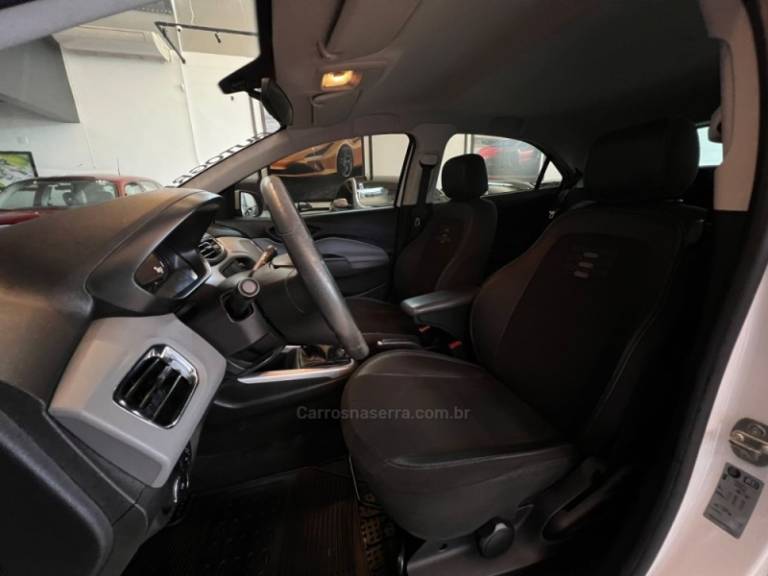 CHEVROLET - ONIX - 2018/2019 - Branca - R$ 62.900,00