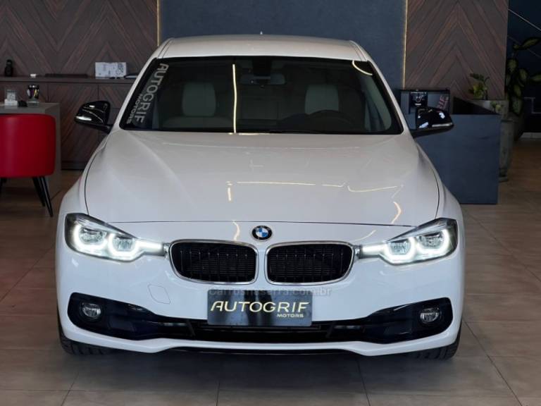 BMW - 320I - 2017/2018 - Branca - R$ 129.900,00