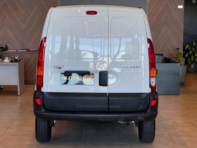RENAULT - KANGOO - 2015/2016 - Branca - R$ 47.900,00