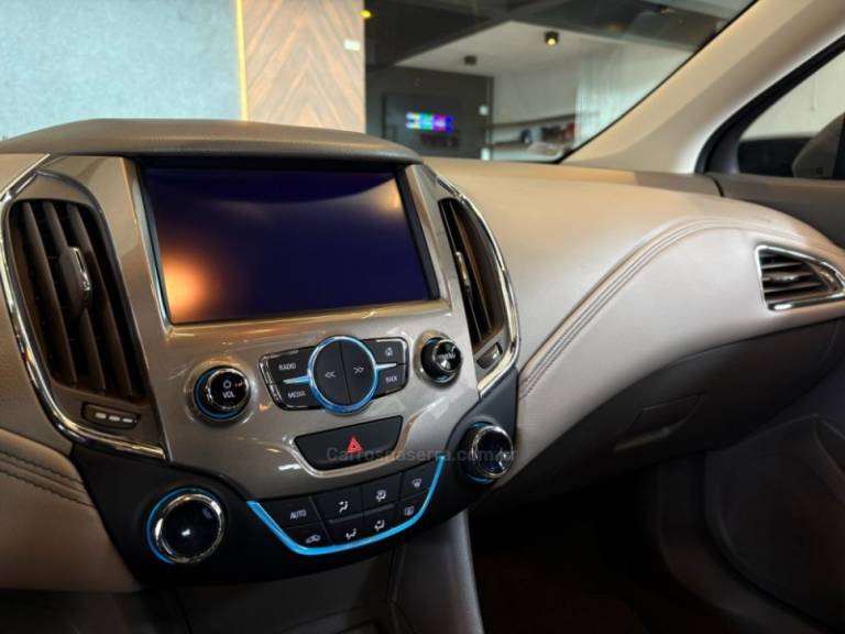 CHEVROLET - CRUZE - 2018/2018 - Prata - R$ 97.900,00