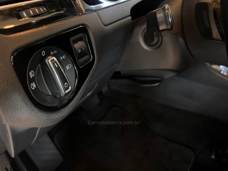 VOLKSWAGEN - GOLF - 2015/2015 - Prata - R$ 86.900,00