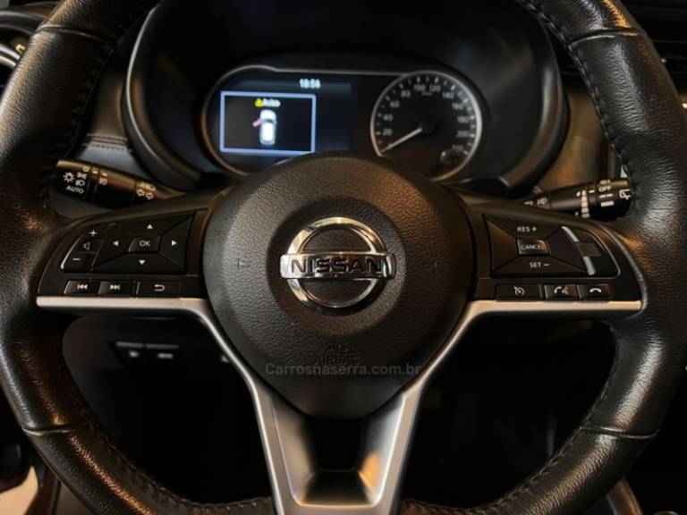 NISSAN - KICKS - 2020/2021 - Marrom - R$ 97.900,00