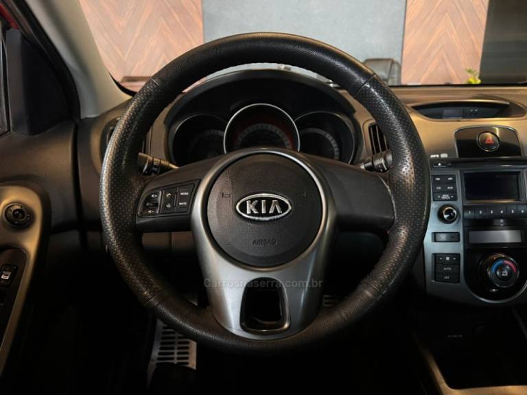 KIA MOTORS - CERATO - 2010/2011 - Vinho - R$ 44.900,00