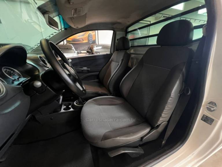 VOLKSWAGEN - SAVEIRO - 2012/2012 - Branca - R$ 35.900,00