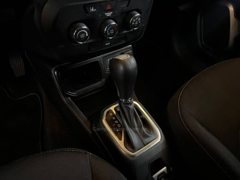 JEEP - RENEGADE - 2023/2024 - Cinza - R$ 108.900,00