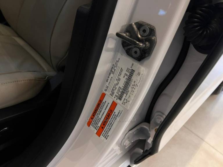 FORD - FUSION - 2018/2018 - Branca - R$ 107.900,00