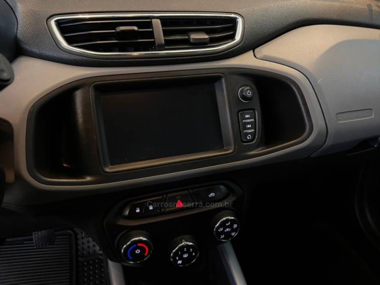 CHEVROLET - ONIX - 2018/2019 - Branca - R$ 62.900,00