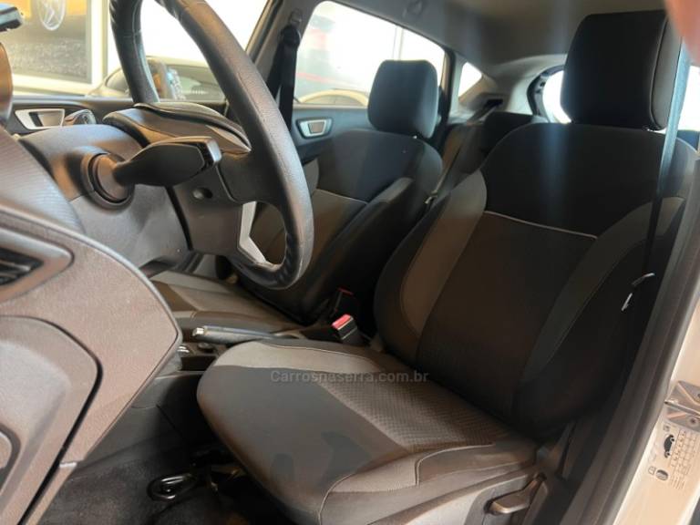 FORD - FIESTA - 2018/2018 - Branca - R$ 59.900,00