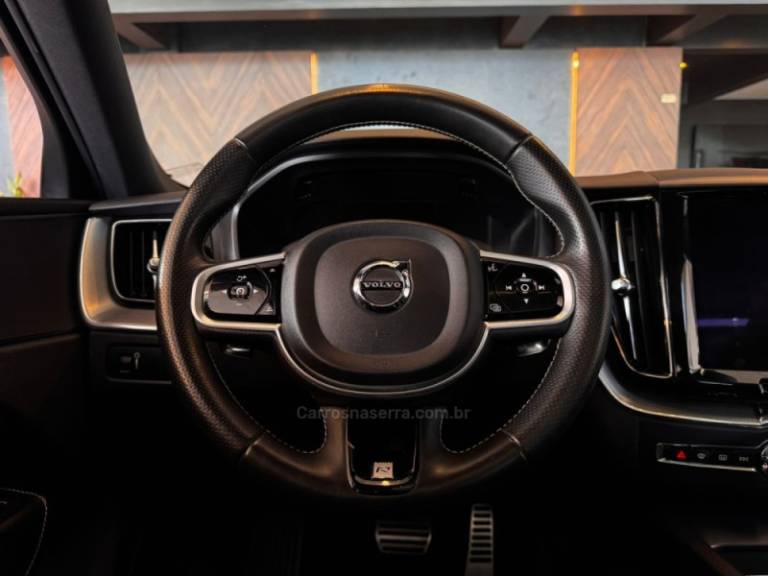 VOLVO - XC60 - 2018/2018 - Branca - R$ 159.900,00