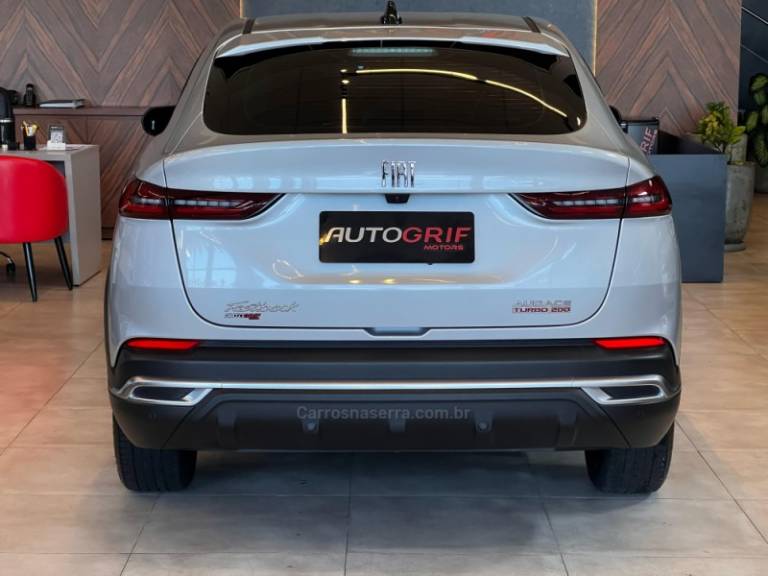 FIAT - FASTBACK - 2023/2024 - Prata - R$ 118.900,00