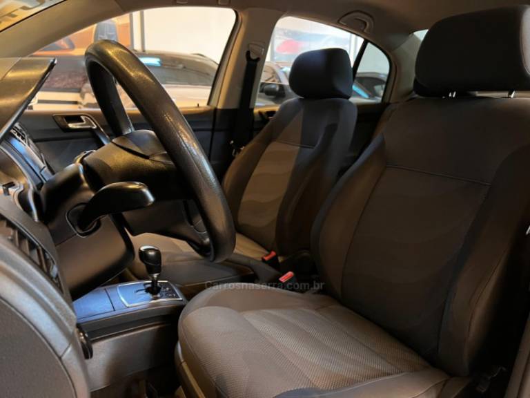 VOLKSWAGEN - POLO SEDAN - 2009/2010 - Prata - R$ 36.900,00