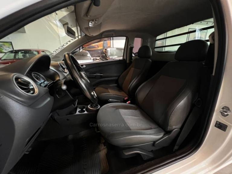 VOLKSWAGEN - SAVEIRO - 2012/2012 - Branca - R$ 48.900,00