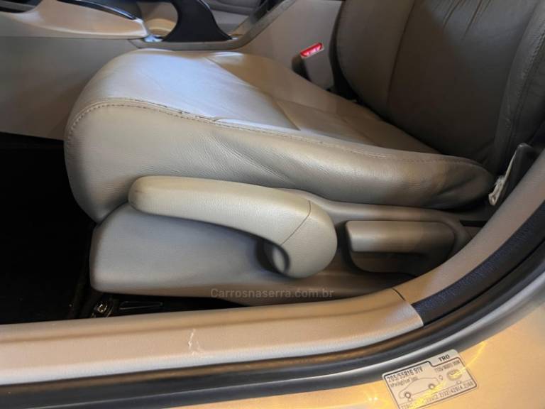 HONDA - CIVIC - 2013/2014 - Prata - R$ 79.900,00