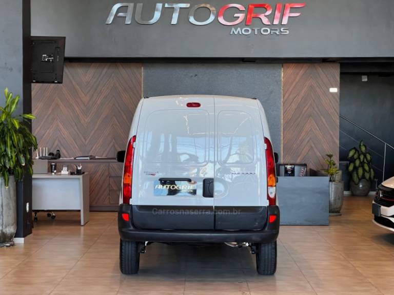 RENAULT - KANGOO - 2015/2016 - Branca - R$ 47.900,00