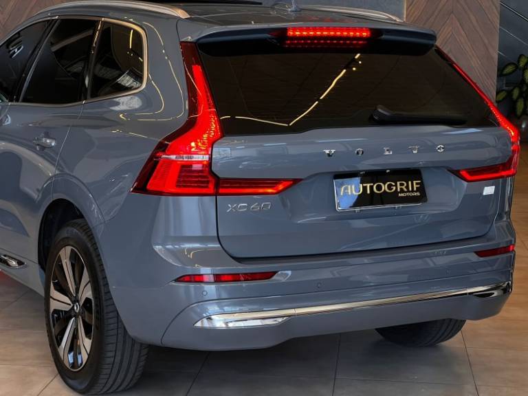 VOLVO - XC60 - 2022/2023 - Cinza - R$ 298.900,00
