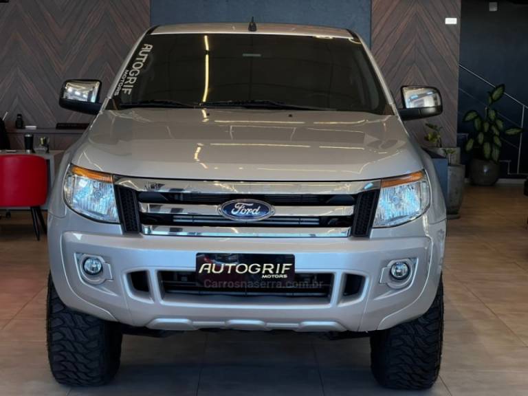 FORD - RANGER - 2015/2015 - Prata - R$ 118.900,00
