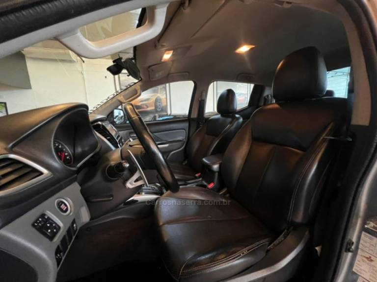 MITSUBISHI - L200 TRITON - 2017/2017 - Prata - R$ 144.900,00