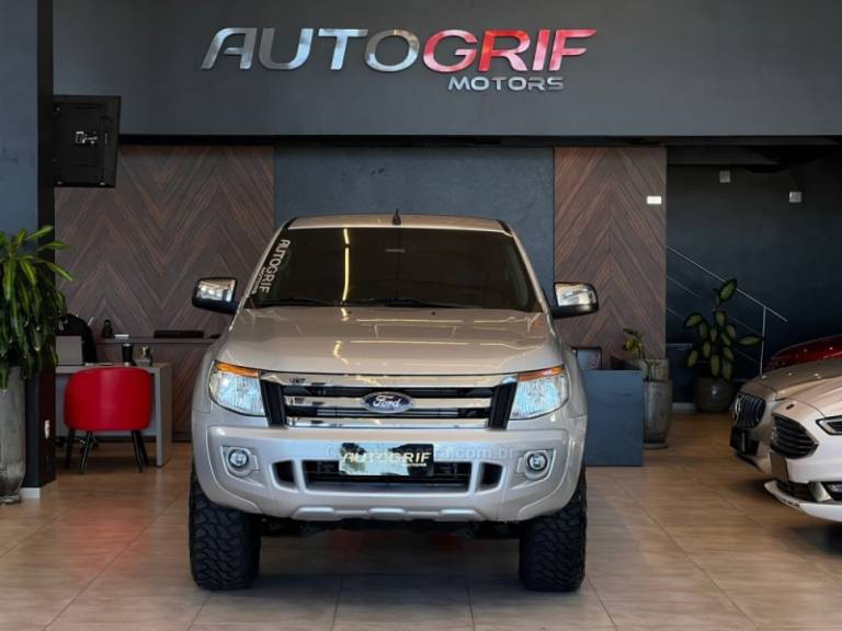 FORD - RANGER - 2015/2015 - Prata - R$ 118.900,00