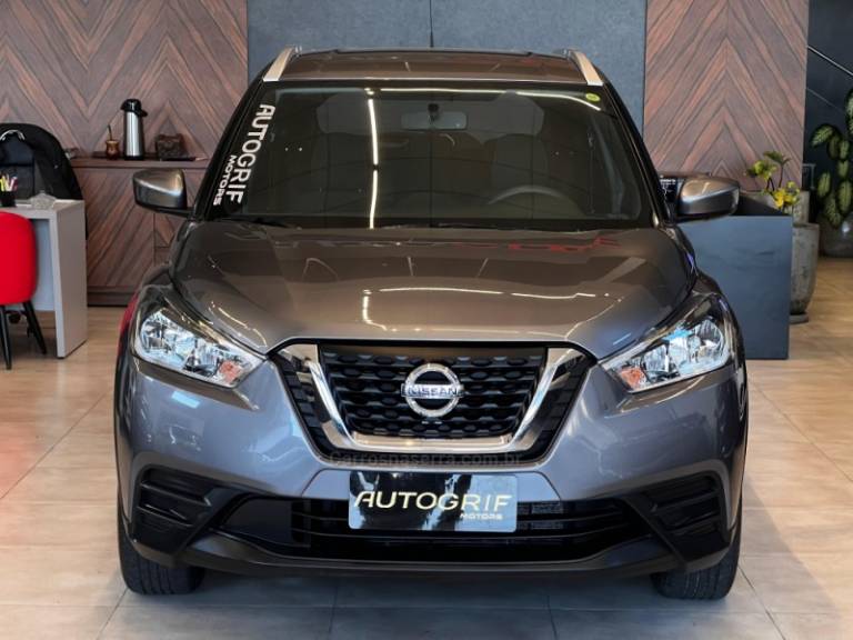 NISSAN - KICKS - 2018/2019 - Cinza - R$ 82.900,00