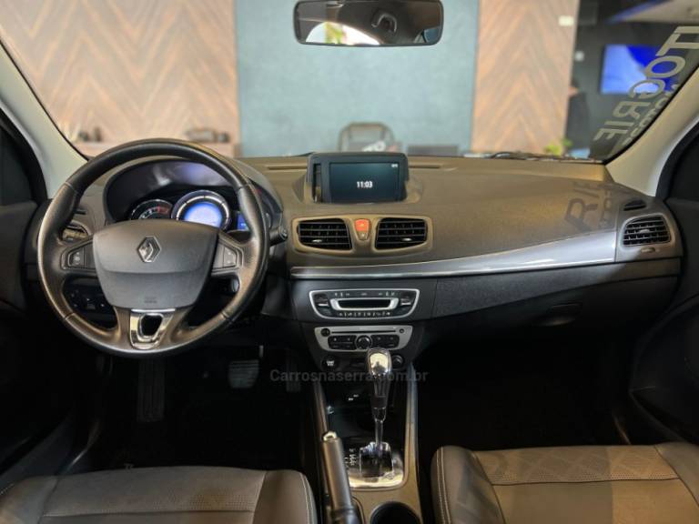 RENAULT - FLUENCE - 2017/2018 - Preta - R$ 61.900,00