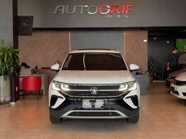 VOLKSWAGEN - TAOS - 2021/2022 - Branca - R$ 143.900,00