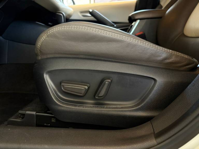 TOYOTA - COROLLA - 2020/2020 - Branca - R$ 131.900,00