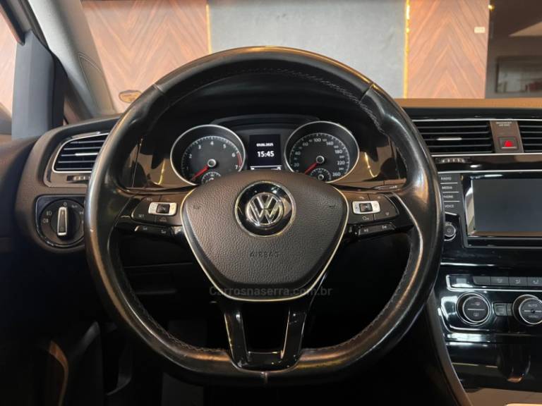 VOLKSWAGEN - GOLF - 2015/2015 - Prata - R$ 86.900,00