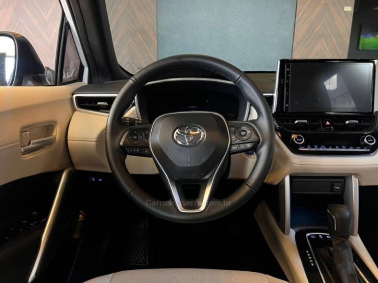 TOYOTA - COROLLA - 2022/2023 - Branca - R$ 165.900,00