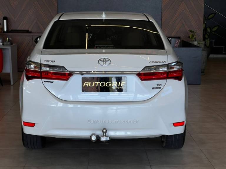 TOYOTA - COROLLA - 2018/2018 - Branca - R$ 108.900,00