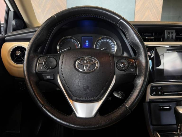 TOYOTA - COROLLA - 2018/2018 - Branca - R$ 108.900,00