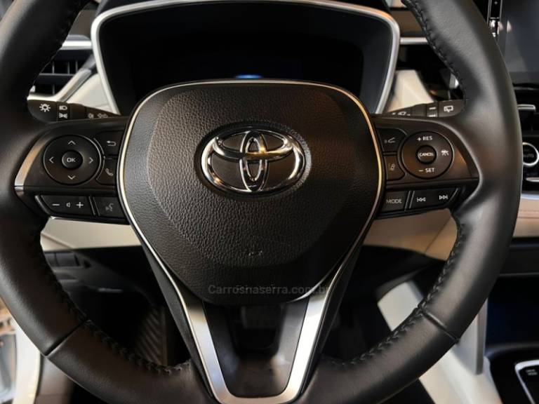 TOYOTA - COROLLA - 2022/2023 - Branca - R$ 165.900,00