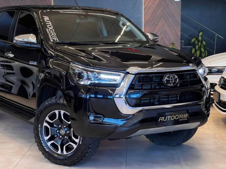 TOYOTA - HILUX - 2021/2021 - Preta - R$ 244.900,00