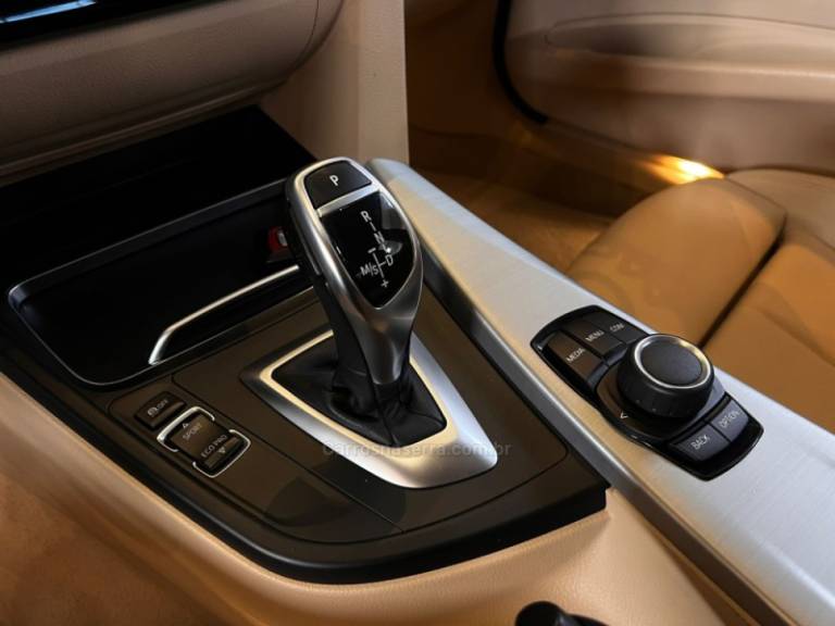 BMW - 320I - 2017/2018 - Branca - R$ 129.900,00