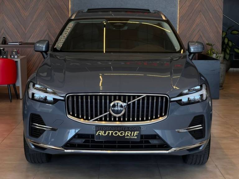 VOLVO - XC60 - 2022/2023 - Cinza - R$ 298.900,00