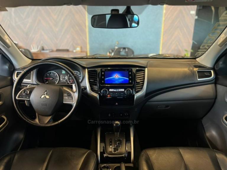 MITSUBISHI - L200 TRITON - 2017/2017 - Prata - R$ 144.900,00