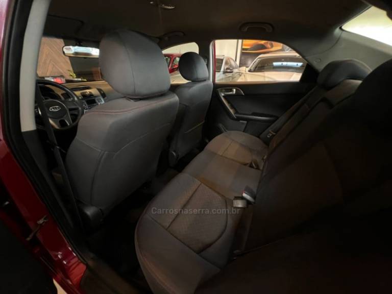 KIA MOTORS - CERATO - 2010/2011 - Vinho - R$ 44.900,00