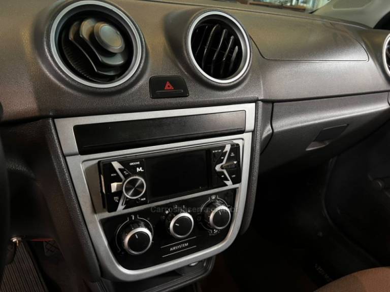 VOLKSWAGEN - SAVEIRO - 2012/2012 - Branca - R$ 35.900,00