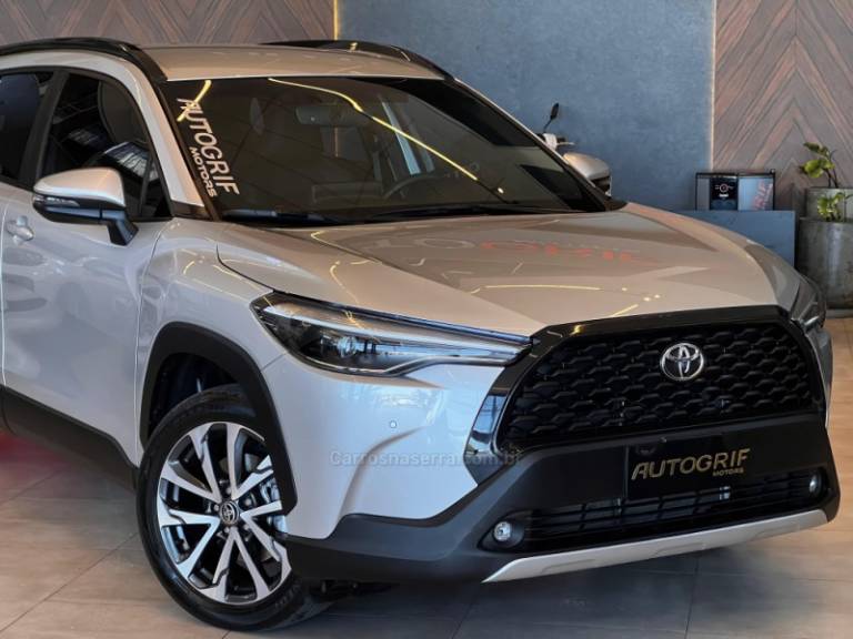 TOYOTA - COROLLA - 2021/2022 - Prata - R$ 138.900,00