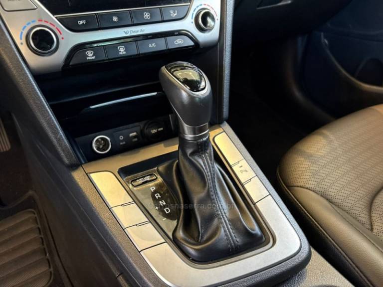 HYUNDAI - ELANTRA - 2017/2017 - Branca - R$ 81.900,00