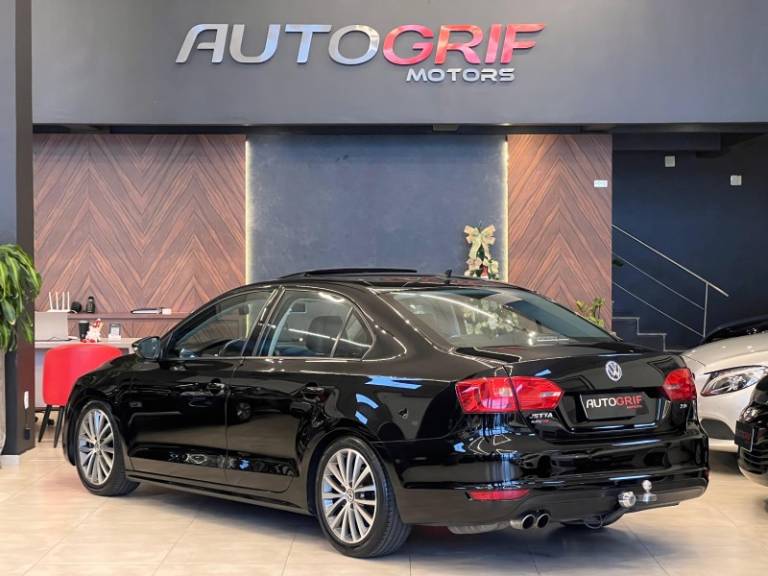 VOLKSWAGEN - JETTA - 2012/2013 - Preta - R$ 68.900,00