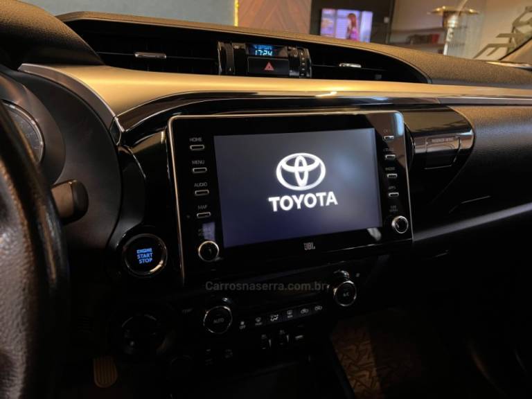 TOYOTA - HILUX - 2021/2021 - Preta - R$ 244.900,00