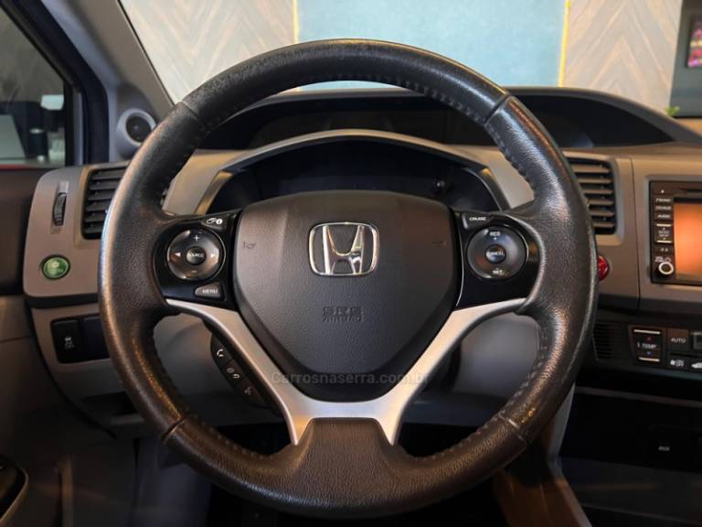 HONDA - CIVIC - 2013/2014 - Prata - R$ 79.900,00