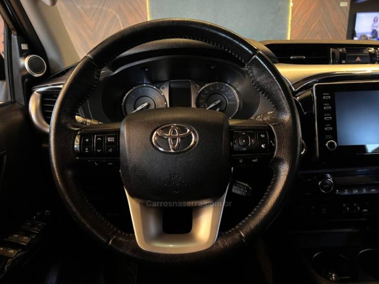 TOYOTA - HILUX - 2021/2021 - Preta - R$ 244.900,00