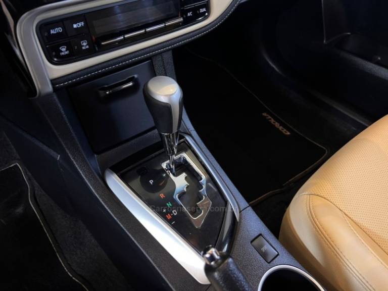 TOYOTA - COROLLA - 2018/2018 - Branca - R$ 108.900,00