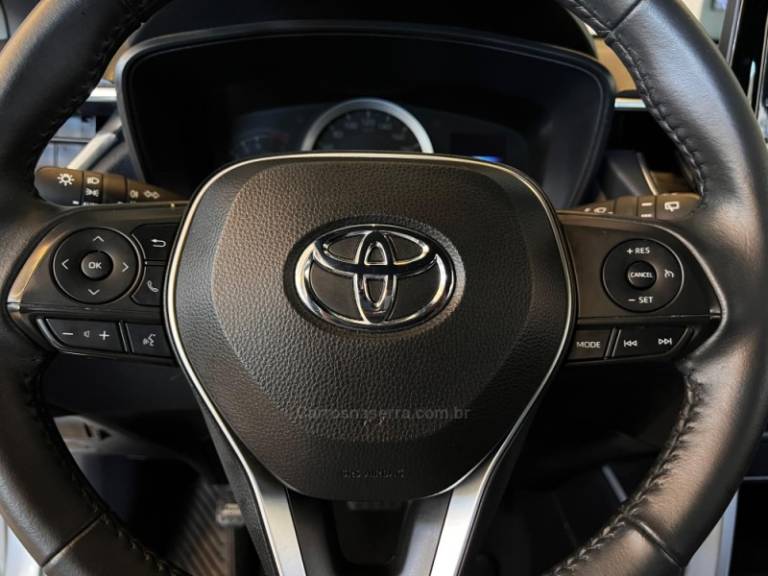 TOYOTA - COROLLA - 2021/2022 - Prata - R$ 138.900,00