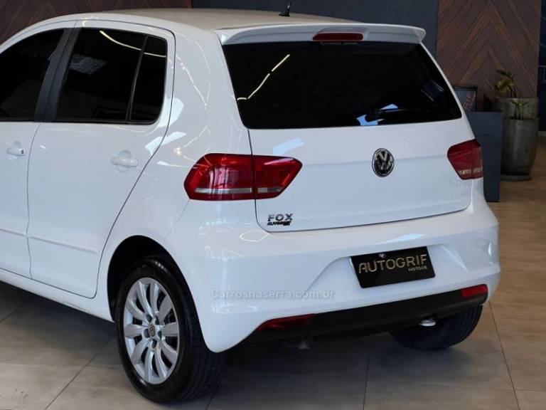 VOLKSWAGEN - FOX - 2015/2015 - Branca - R$ 43.900,00
