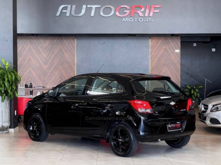 CHEVROLET - ONIX - 2016/2016 - Preta - R$ 56.900,00