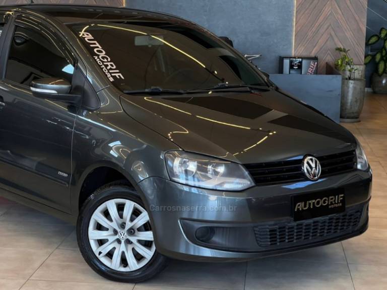 VOLKSWAGEN - FOX - 2013/2013 - Cinza - R$ 41.900,00